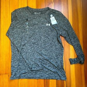 Under Amrour Women’s light long sleeve short heather loose fit